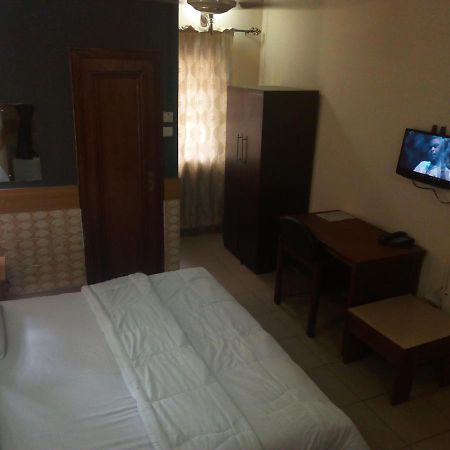 Holla-Jobi Guest House Лагос Экстерьер фото