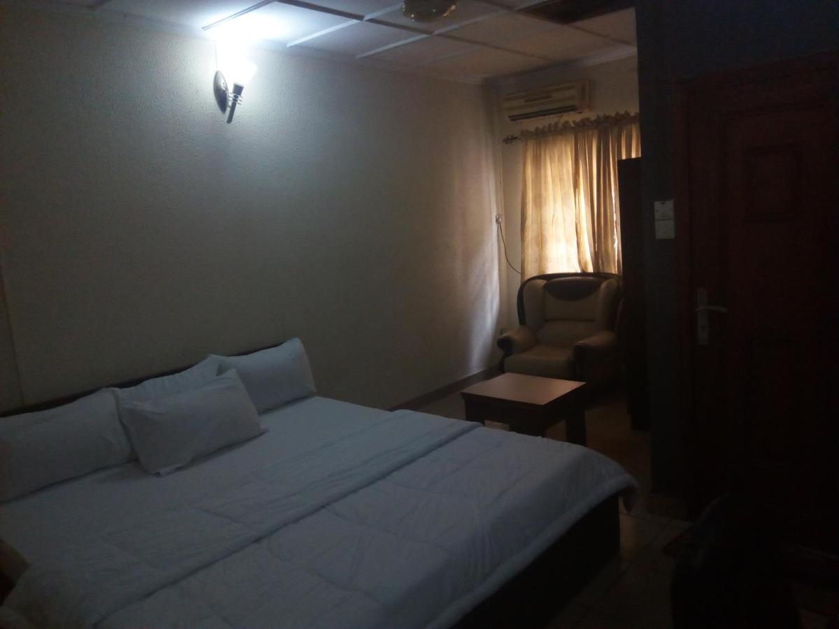 Holla-Jobi Guest House Лагос Экстерьер фото