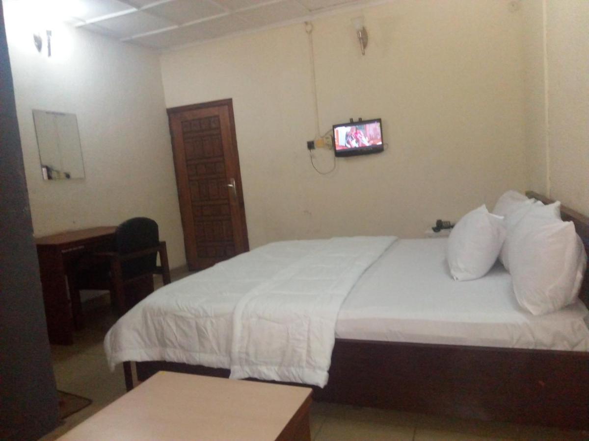 Holla-Jobi Guest House Лагос Экстерьер фото