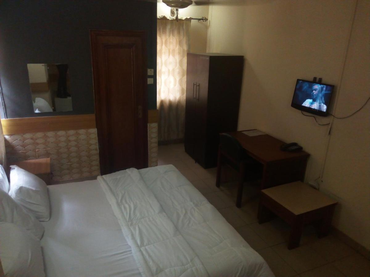 Holla-Jobi Guest House Лагос Экстерьер фото