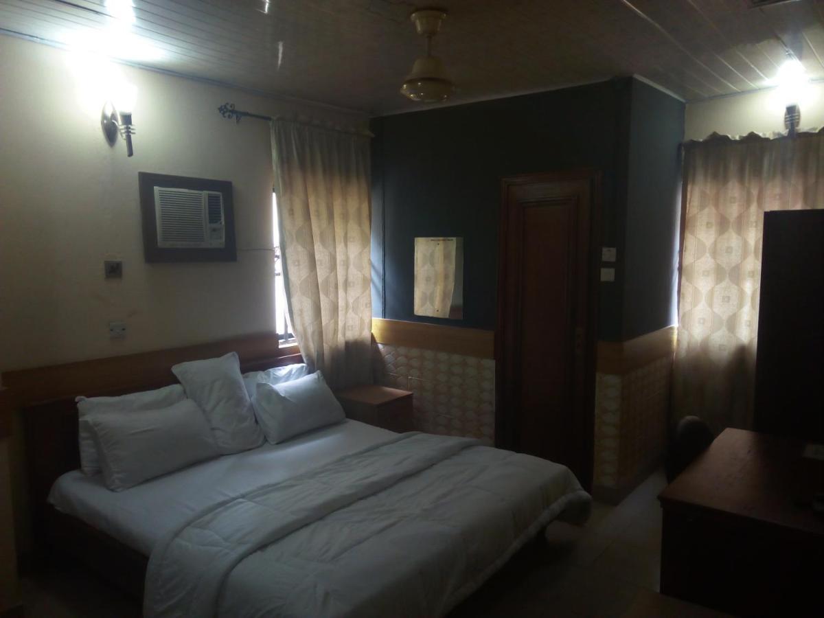 Holla-Jobi Guest House Лагос Экстерьер фото